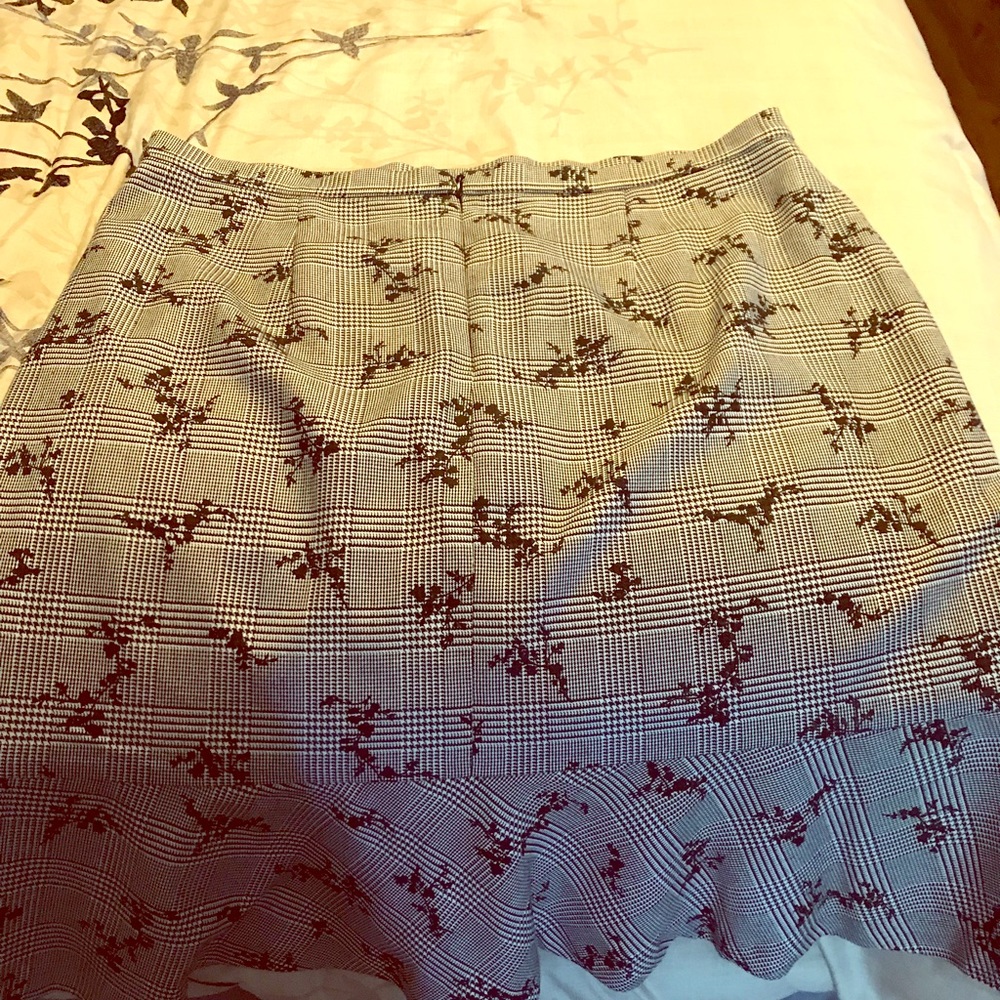 Beautiful Ann Taylor 12 petite skirt!!!